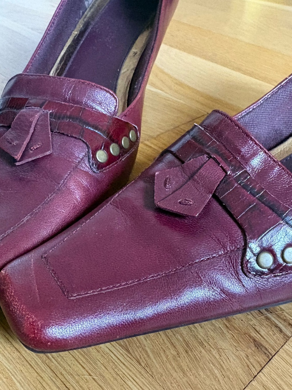 Liz Claiborne Flex Burgundy Kitten Heels - Picture 3 of 9